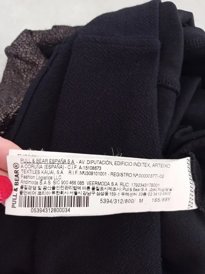 Magnifique robe noire habillée avec doré brillant col et épaules T.M Pull&Bear - photo numéro 8