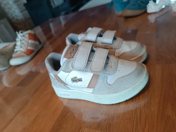 Basket chaussure à scratch Lacoste taille 22 avec boite - photo numéro 2