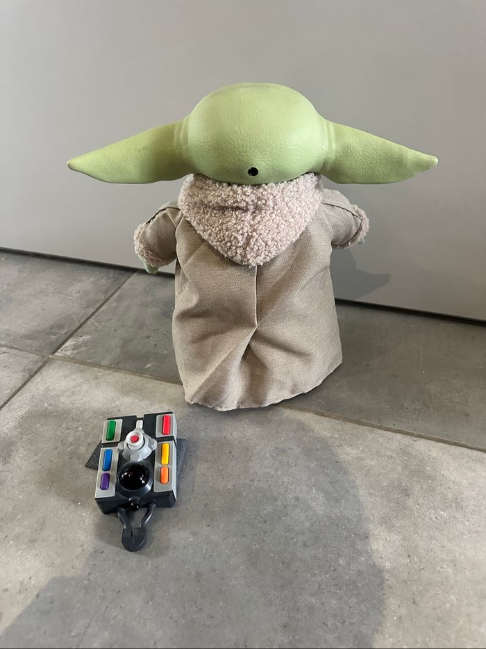 Mattel Disney Star Wars Le Mandalorien, Bébé Yoda Peluche Animée L’Enfant Radiocommand - photo numéro 2