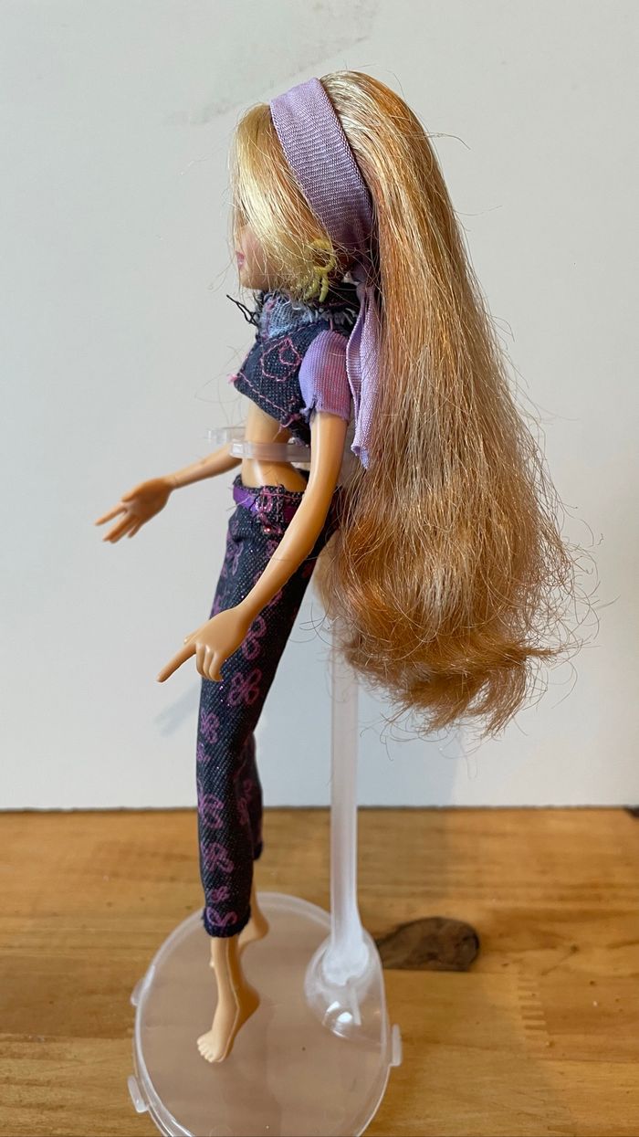 Poupée Winx Flora Denim - photo numéro 6