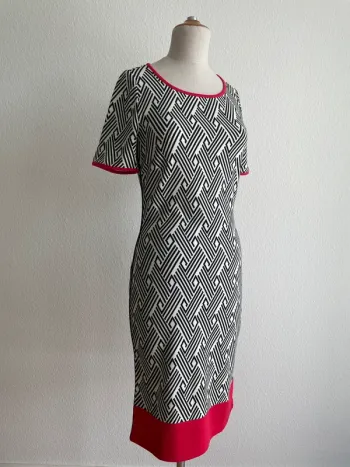 Robe graphique blanche et rouge LO'X