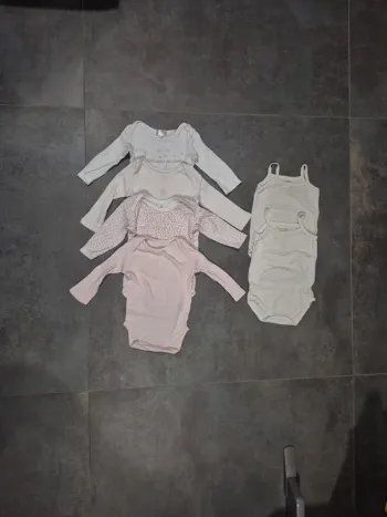 Lot bodies 6 mois bébé fille