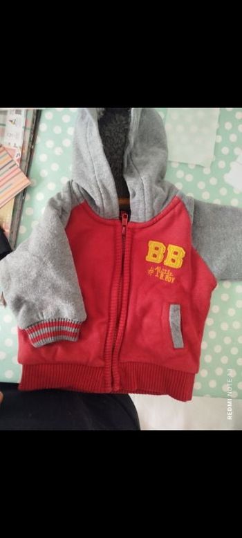 #kytie6moisgarcon. Gilet sweat a capuche manches longues taille 6 mois