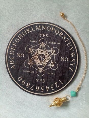 Chaîne de pendule avec pierre en amazonite et plateau en bois