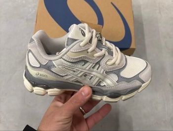 Asics gel nyc gris 32