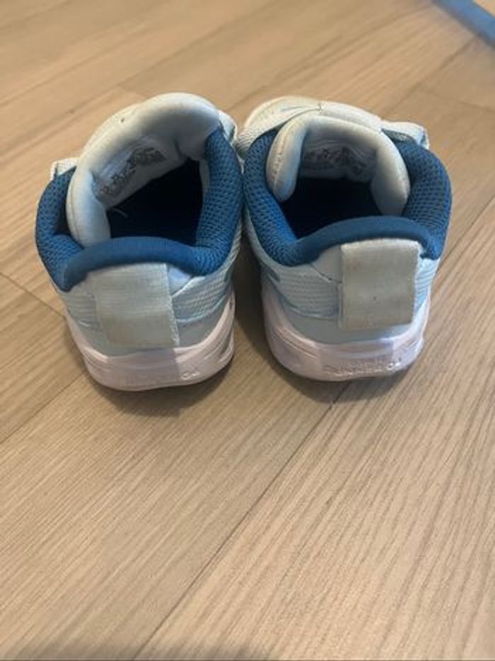 Baskets nike neuve taille 23.5 - photo numéro 2