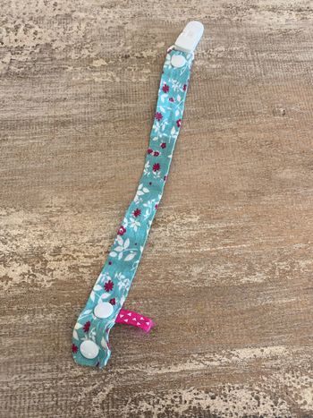 Attache sucette tétine fleurie bébé fille puériculture