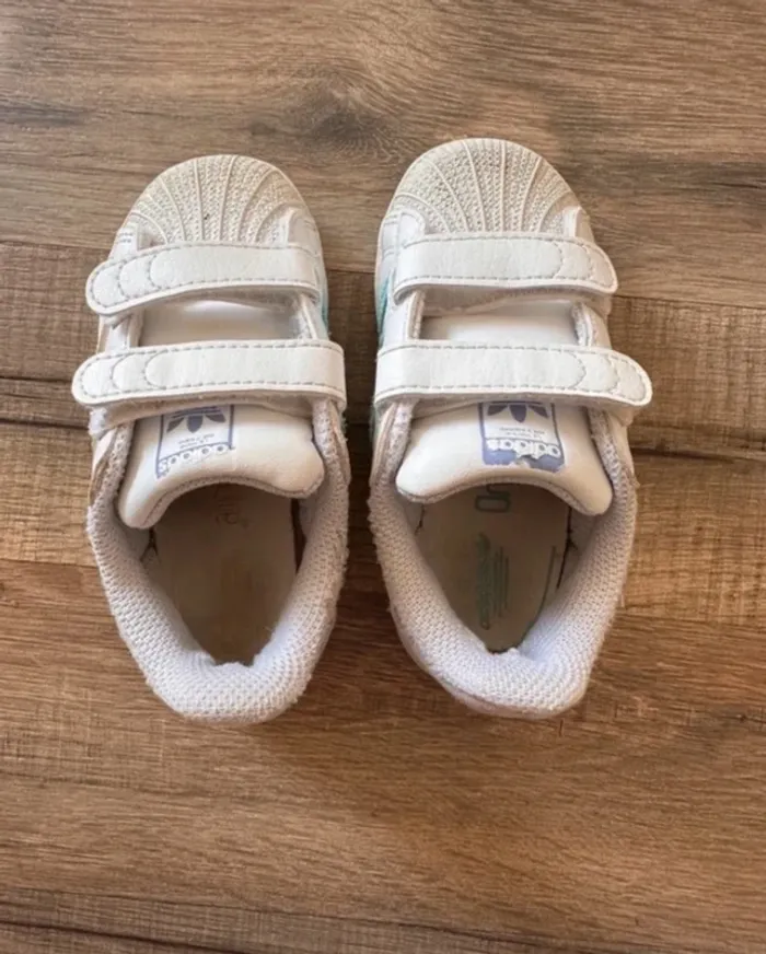 Basket Adidas Superstar taille 23 - photo numéro 4