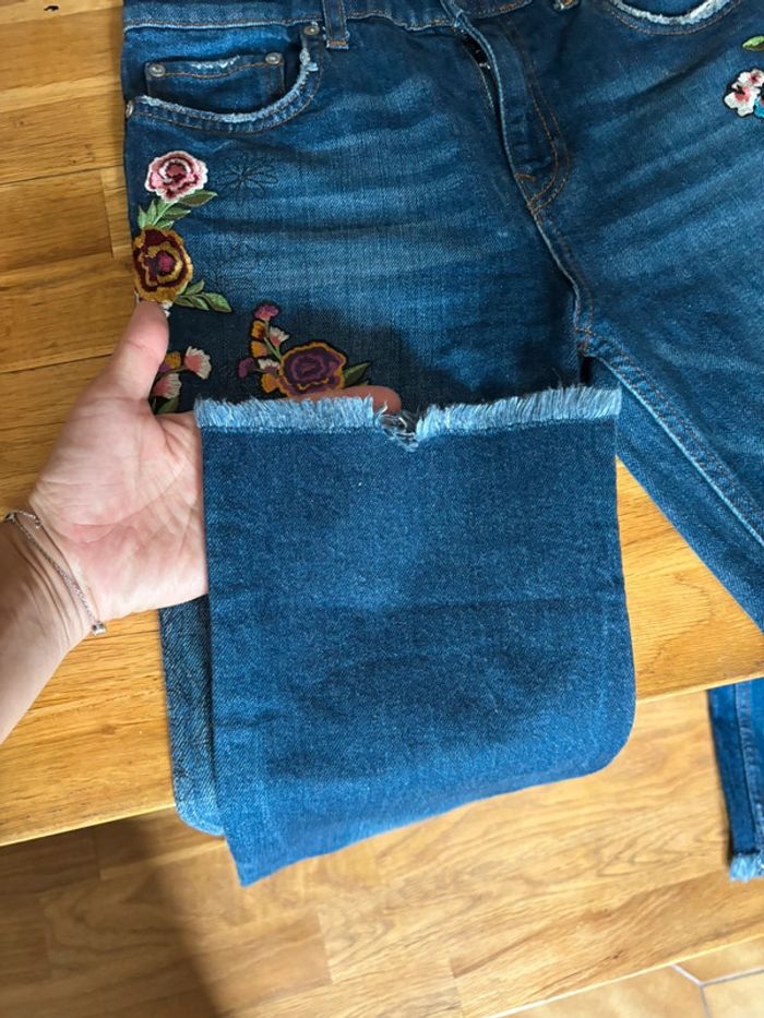 Jeans zara fleurie - photo numéro 7