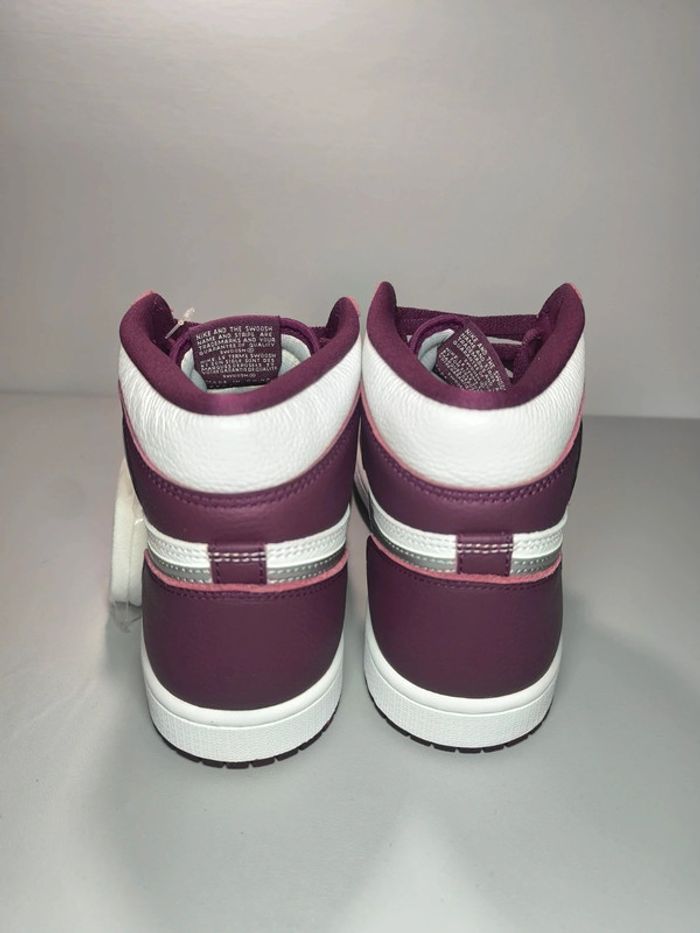 Baskets Jordan one mid blanches et bordeaux pointure 42 neuves avec boîte - photo numéro 7