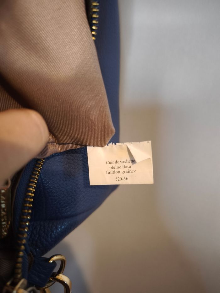 Sac Lancaster bleu marine en vrai cuir – extérieur parfait, intérieur légèrement taché 💼✨ - photo numéro 9
