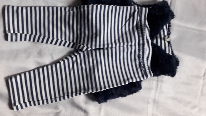 Ensemble sans manches fourrure synthétique  et legging rayé  12 mois - photo numéro 3