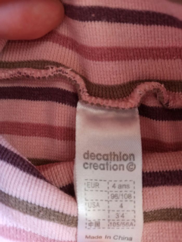 T-shirt col roulé rayé Decathlon 4 ans pantalon marron en velours okidz Vertbaudet 3 ans - photo numéro 2