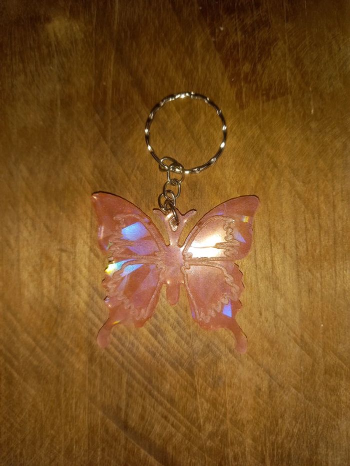 Porte clé papillon holographique epoxy