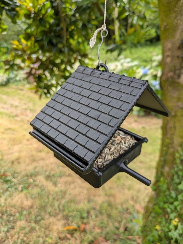 Mangeoire à oiseaux de la nature en forme de maison 🏠 noir - photo numéro 8