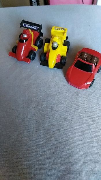 Lot 3 petites voitures