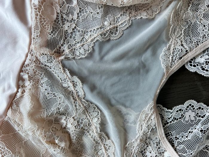 Body habillé / dentelle beige neuf et étiqueté taille M - photo numéro 2