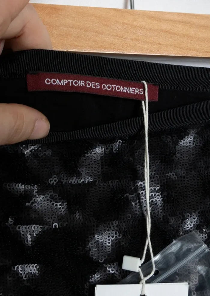 Jupe noire à sequins – Taille 40 - Neuve avec étiquette - photo numéro 5