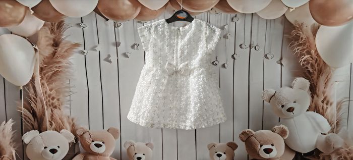 👗 Robe blanche bébé Cuddles & Smiles - 9/12 mois - détails dorés - photo numéro 2