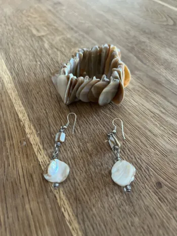 Bracelet et boucles d’oreilles
