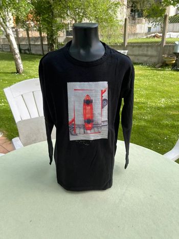 T shirt manche longue noir taille 7/8 ans