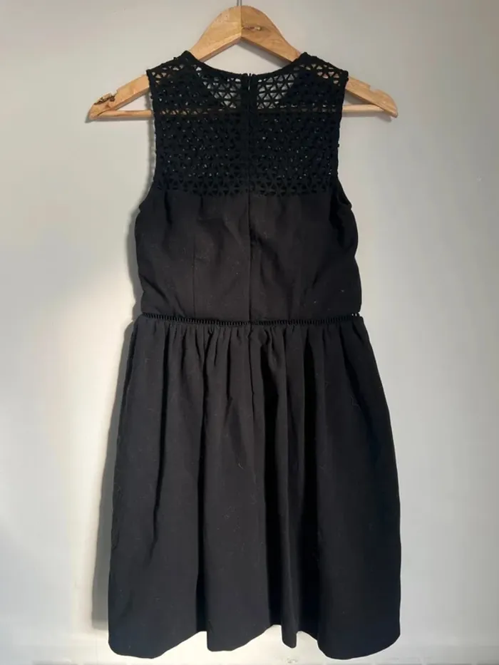 Robe noire patineuse - photo numéro 2