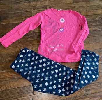 T-shirt Disney (tres bon état ) et legging primark