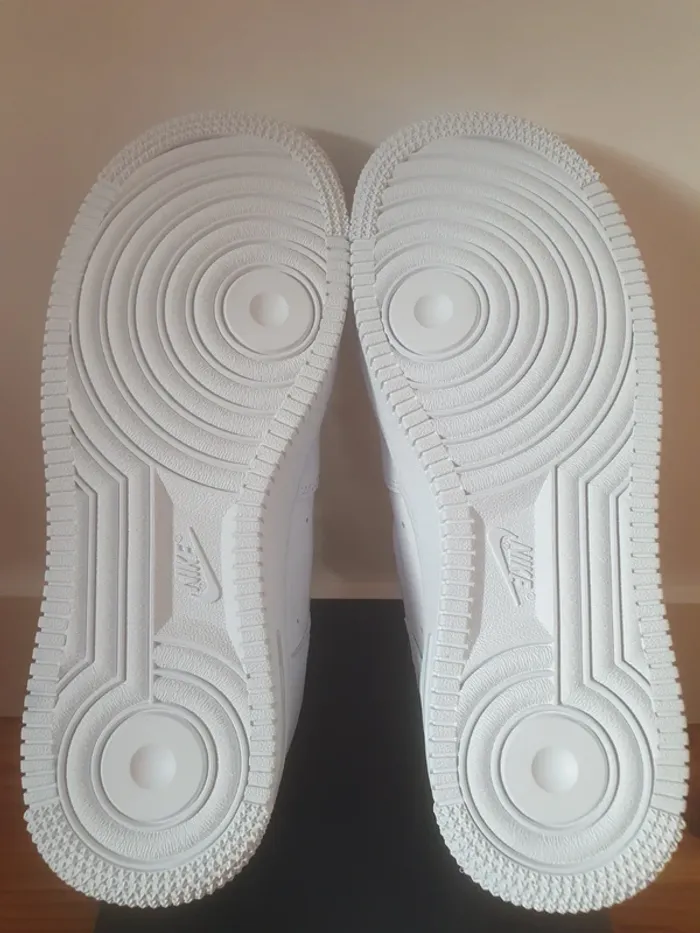 Nike Air Force 1 " full white" (36.5) - photo numéro 10
