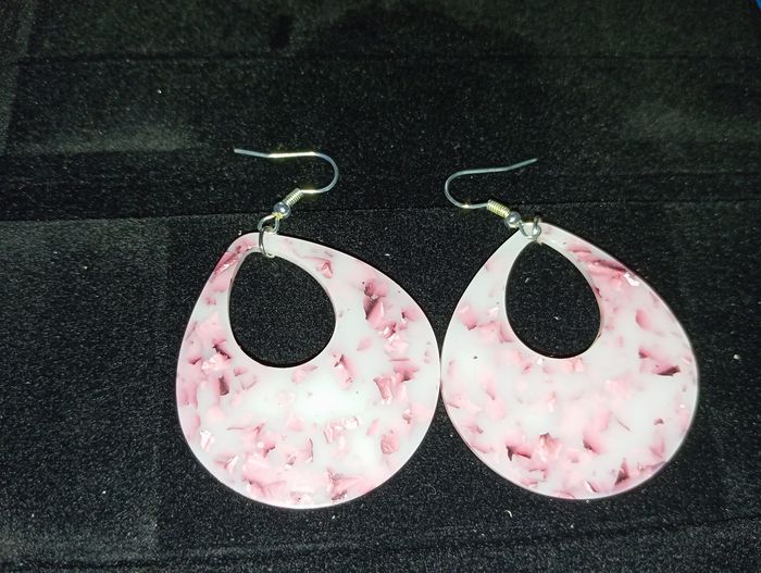 Boucles d'oreilles en résine blanc et rose