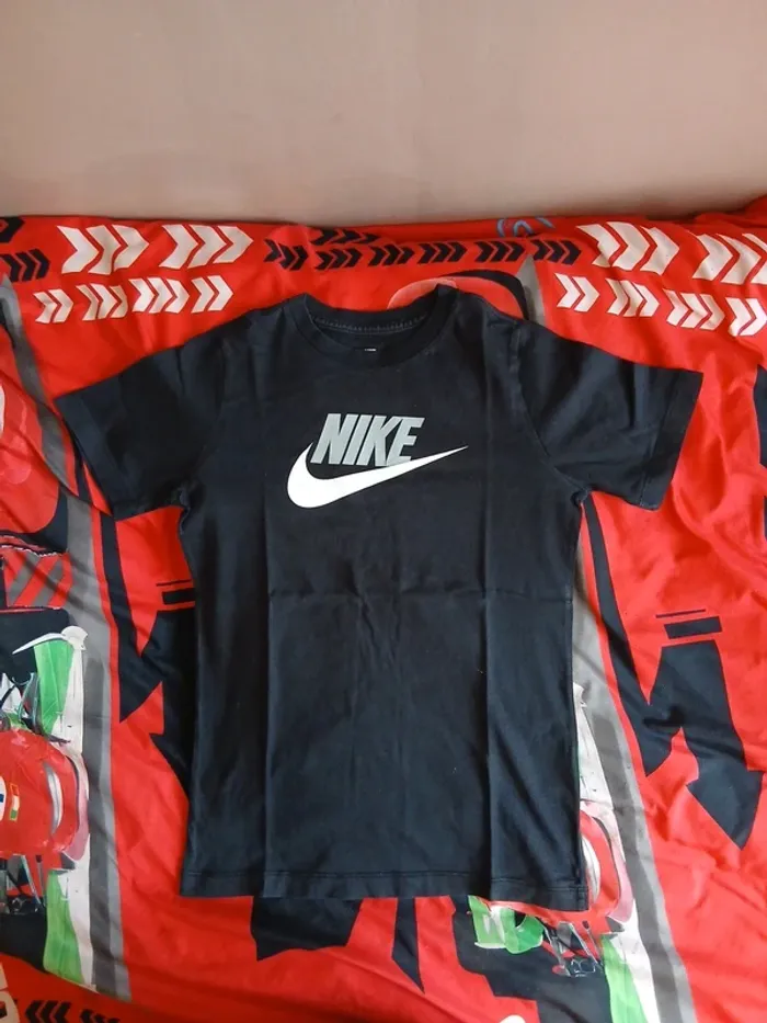 Lots de 2 tee-shirts Nike taille 13 ans - photo numéro 2