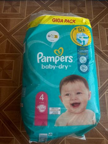 120 couches Pampers baby dry taille 4