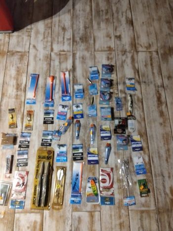 45 articles de pêche neufs pour la somme de 29 euros 