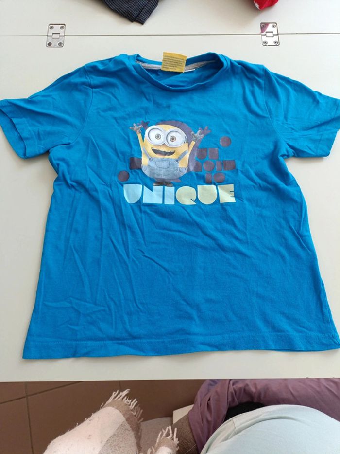 T-shirt les minions unique 134/140 8-10 ans