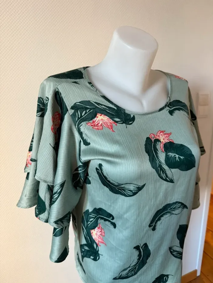 T- shirt en très bon état vert taille M vero moda - photo numéro 2