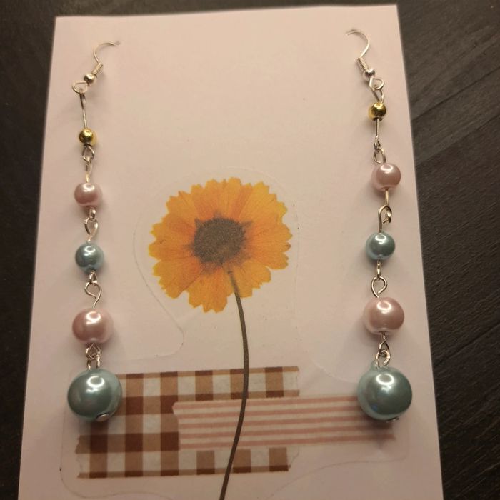 Paire de boucles d'oreilles pendante pastel - photo numéro 4