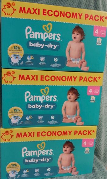 Trois cartons de couches Pampers taille 4 normal 