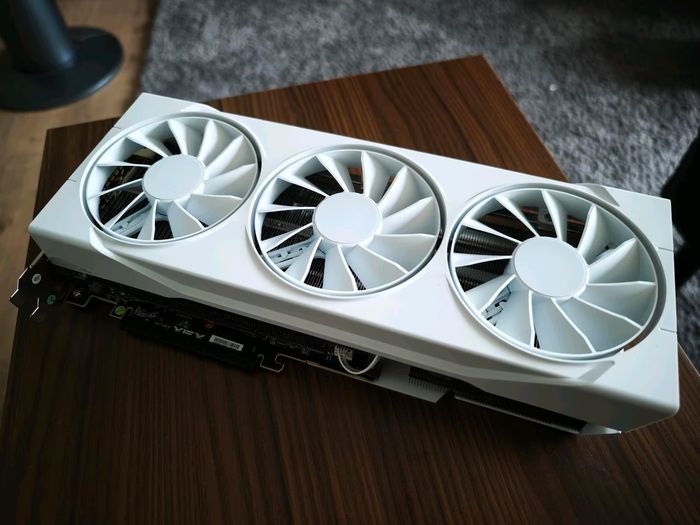 Carte graphique XFX Radeon RX 9070 XT NEUVE - BLANCHE - photo numéro 2