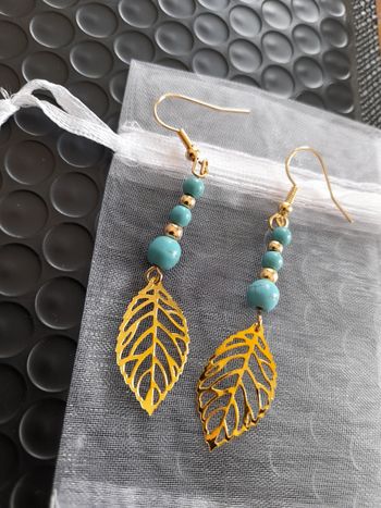 Boucles d'oreilles Turquoise et feuille dorée