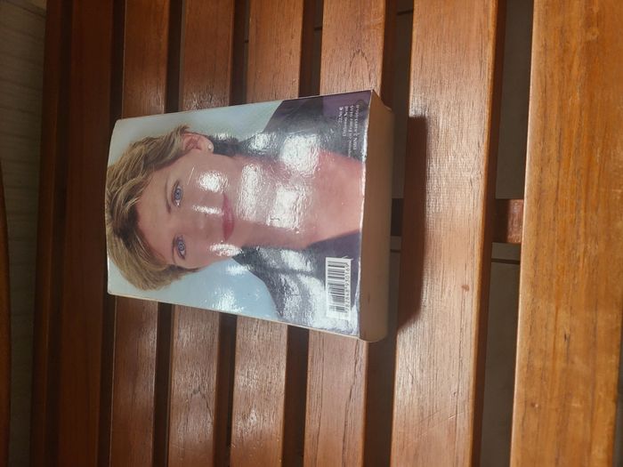 Livre signe suspect - photo numéro 4