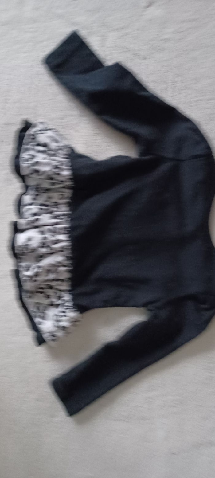 Très jolie petite veste bébé fille T 6 mois - photo numéro 7