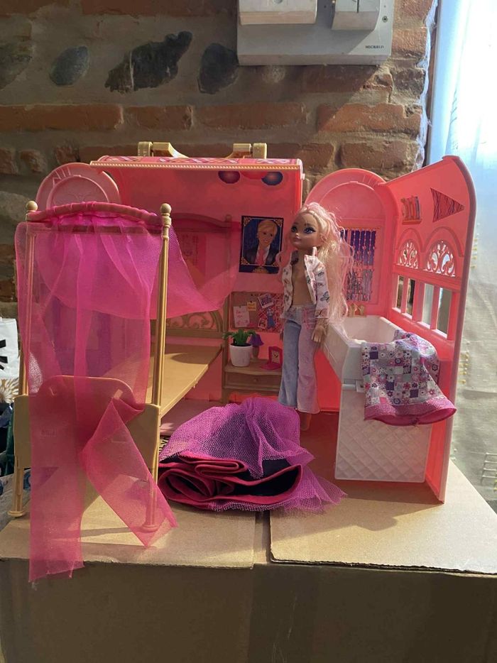 Barbie avec sa maison - photo numéro 3