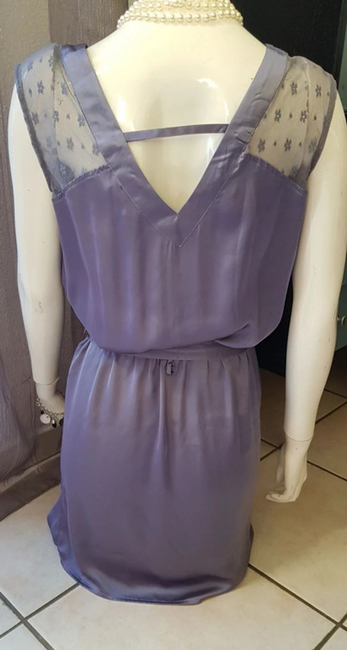 Robe satinée avec dentelle - photo numéro 2