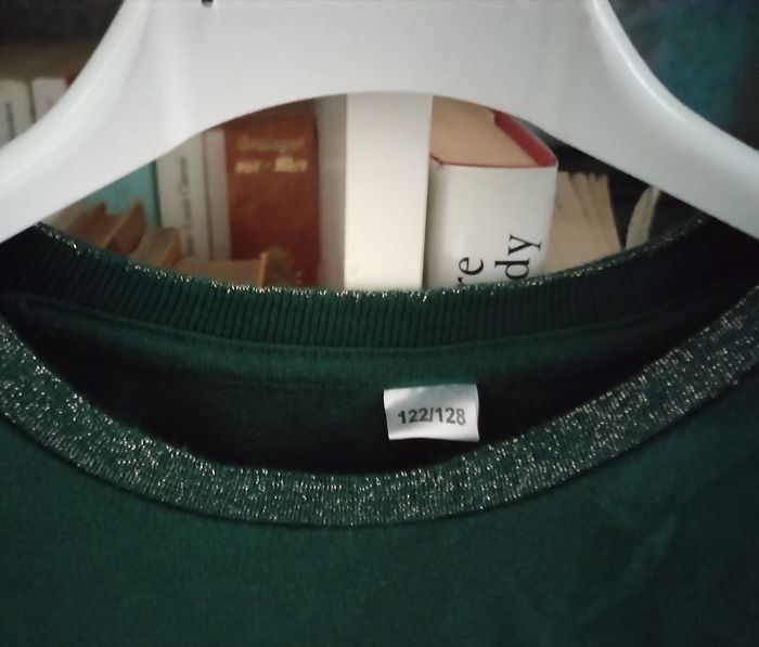 Très beau Pull de Noël 7/8 ans porté une fois - photo numéro 2