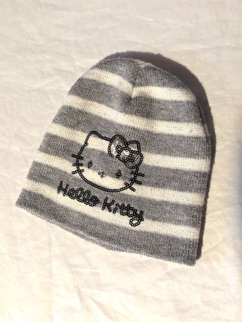 Bonnet Rayures Horizontales Grises Dessin Tête Chat Pailletée Vêtement Accessoire Petits Enfants