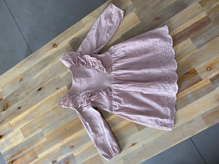 Robe broderie rose/lila poudré - photo numéro 4