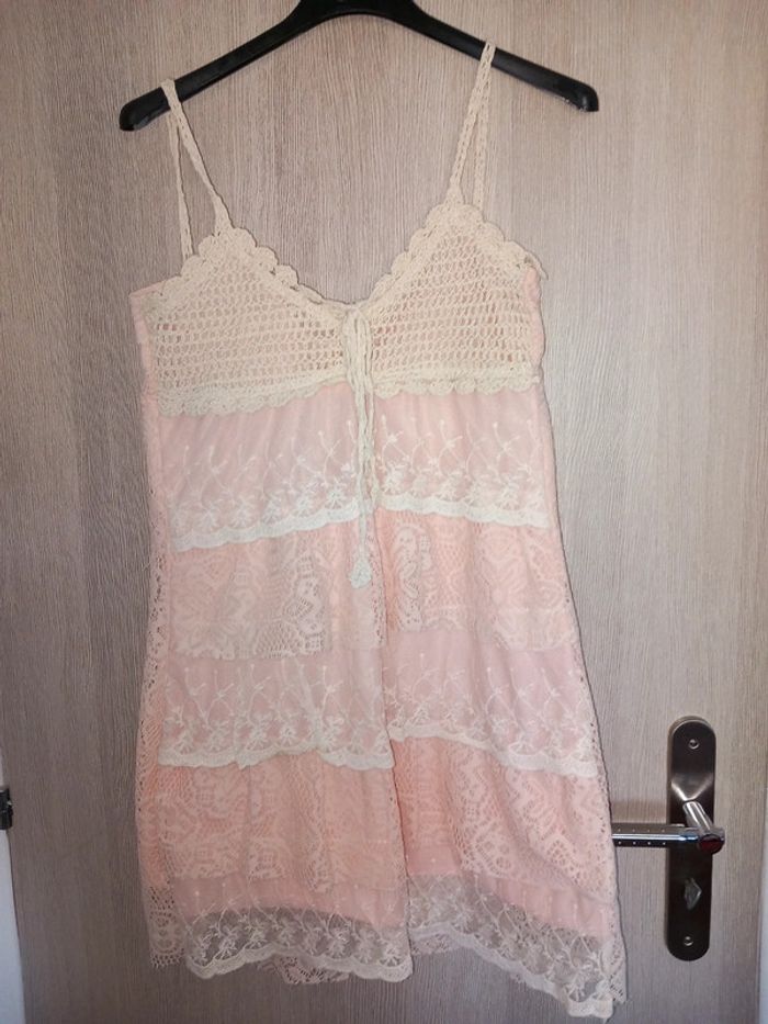 Magnifique tunique rose poudré et dentelle