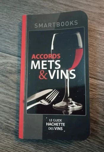 livre accords mets & vins Le guide hachette des vins Très bon état