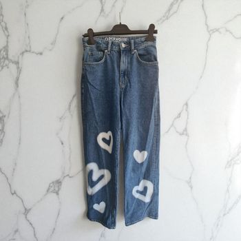 Jean bleu avec motifs coeurs | C&A | 36