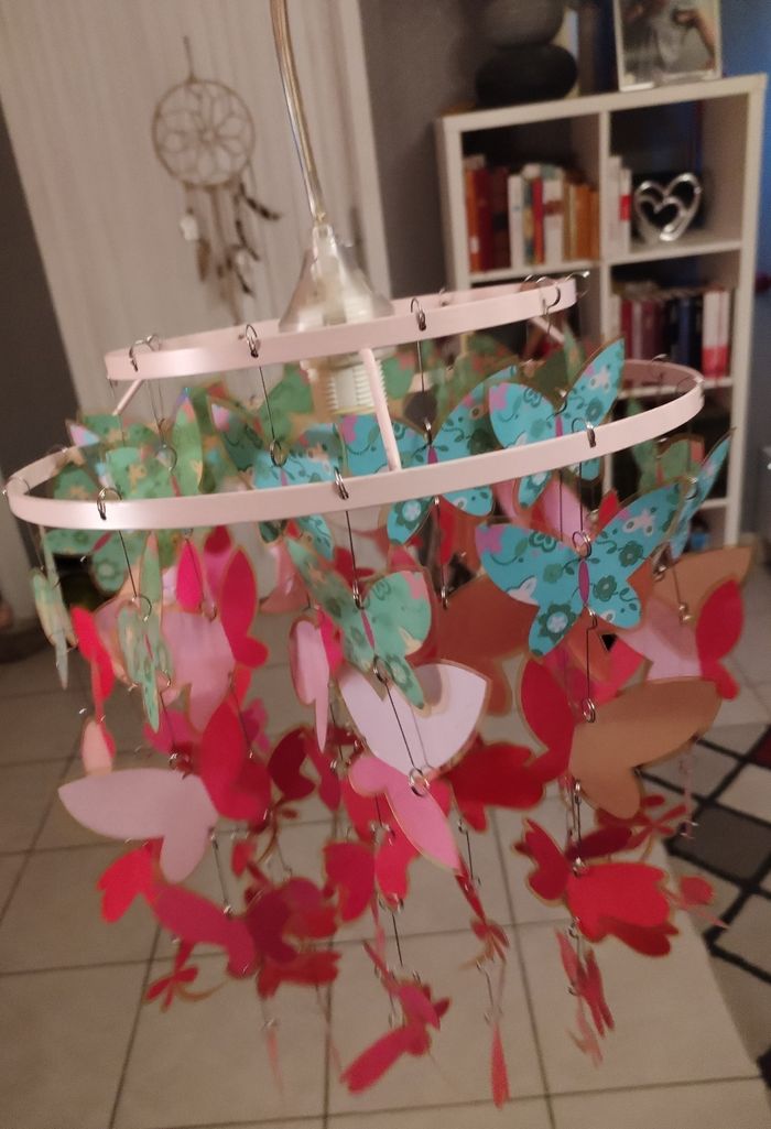 Très beau Luminaire avec des papillons 🦋 neuf - photo numéro 2