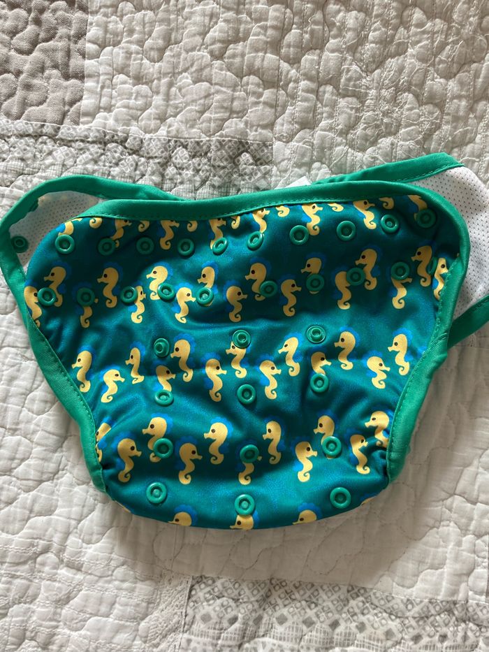 Couche de bain réutilisable
